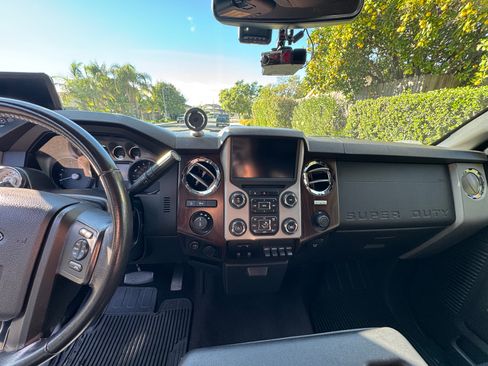 Used 2015 Ford F250 Lariat w/ Lariat Ultimate Package image 8