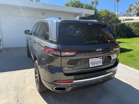 Used 2022 Jeep Grand Cherokee Overland w/ Luxury Tech Group IV image 8