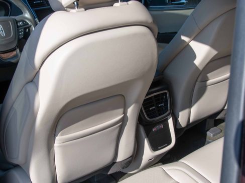 Used 2020 Lincoln Nautilus Reserve w/ Equipment Group 201A image 15