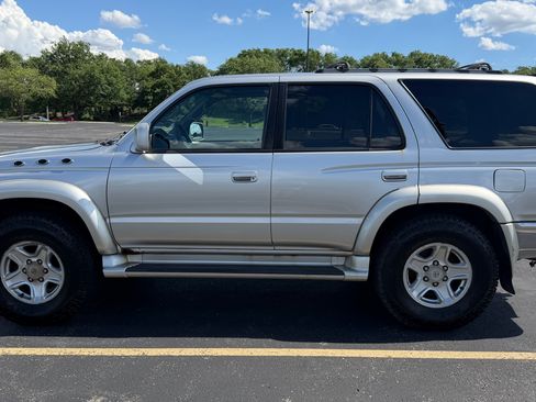 Used 2001 Toyota 4Runner SR5 AWD/4WD image 4