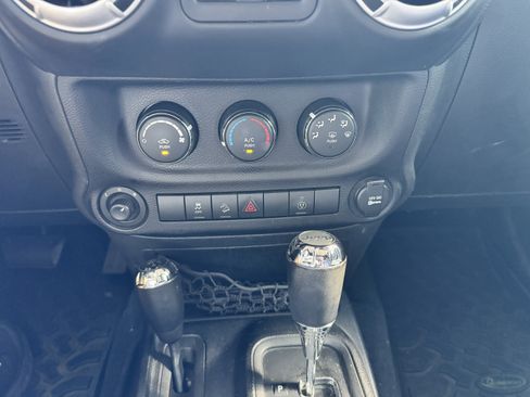 Used 2013 Jeep Wrangler Unlimited Sahara w/ Dual Top Group AWD/4WD image 17