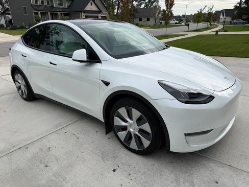 Used 2022 Tesla Model Y Performance AWD/4WD image 11