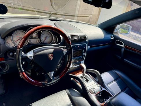 Used 2009 Porsche Cayenne Turbo S AWD/4WD image 5