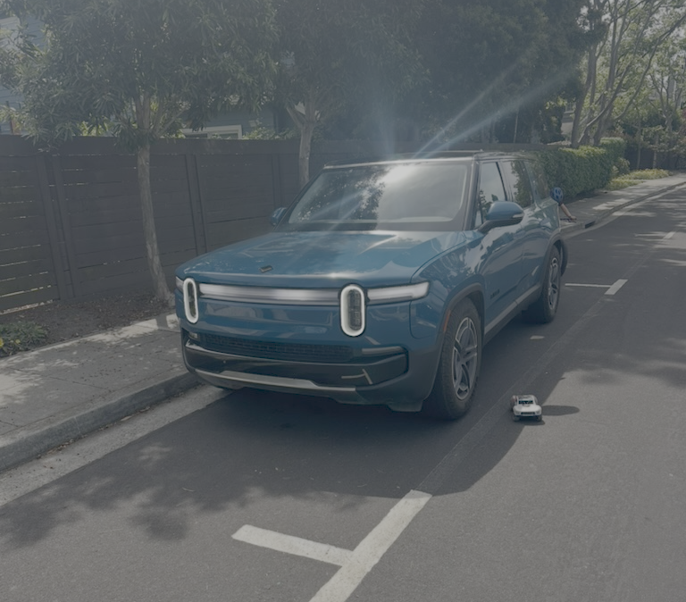 Used 2025 Rivian R1S Adventure Dual AWD/4WD image 4