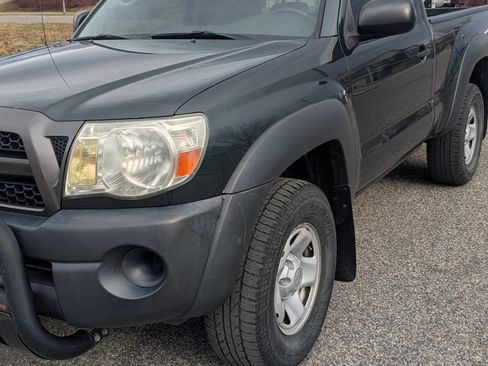Used 2011 Toyota Tacoma 4x4 Regular Cab image 1