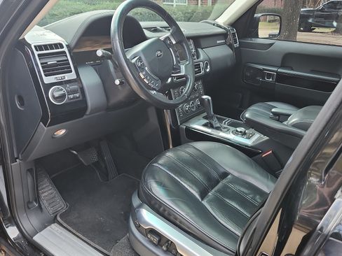 Used 2011 Land Rover Range Rover HSE image 16