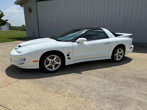 Used 2000 Pontiac Firebird Formula RWD image 1
