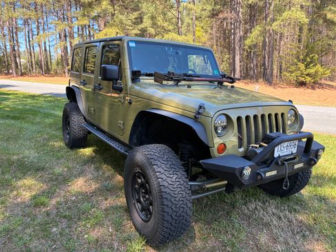 Used 2013 Jeep Wrangler Unlimited Sport image 4