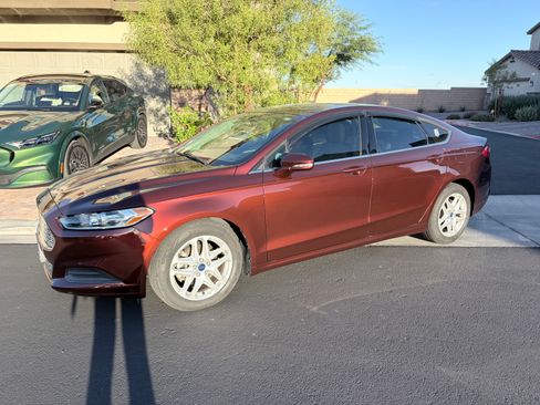 Used 2016 Ford Fusion SE image 4