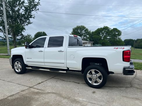 Used 2016 Chevrolet Silverado 2500 LTZ w/ Duramax Plus Package AWD/4WD image 4