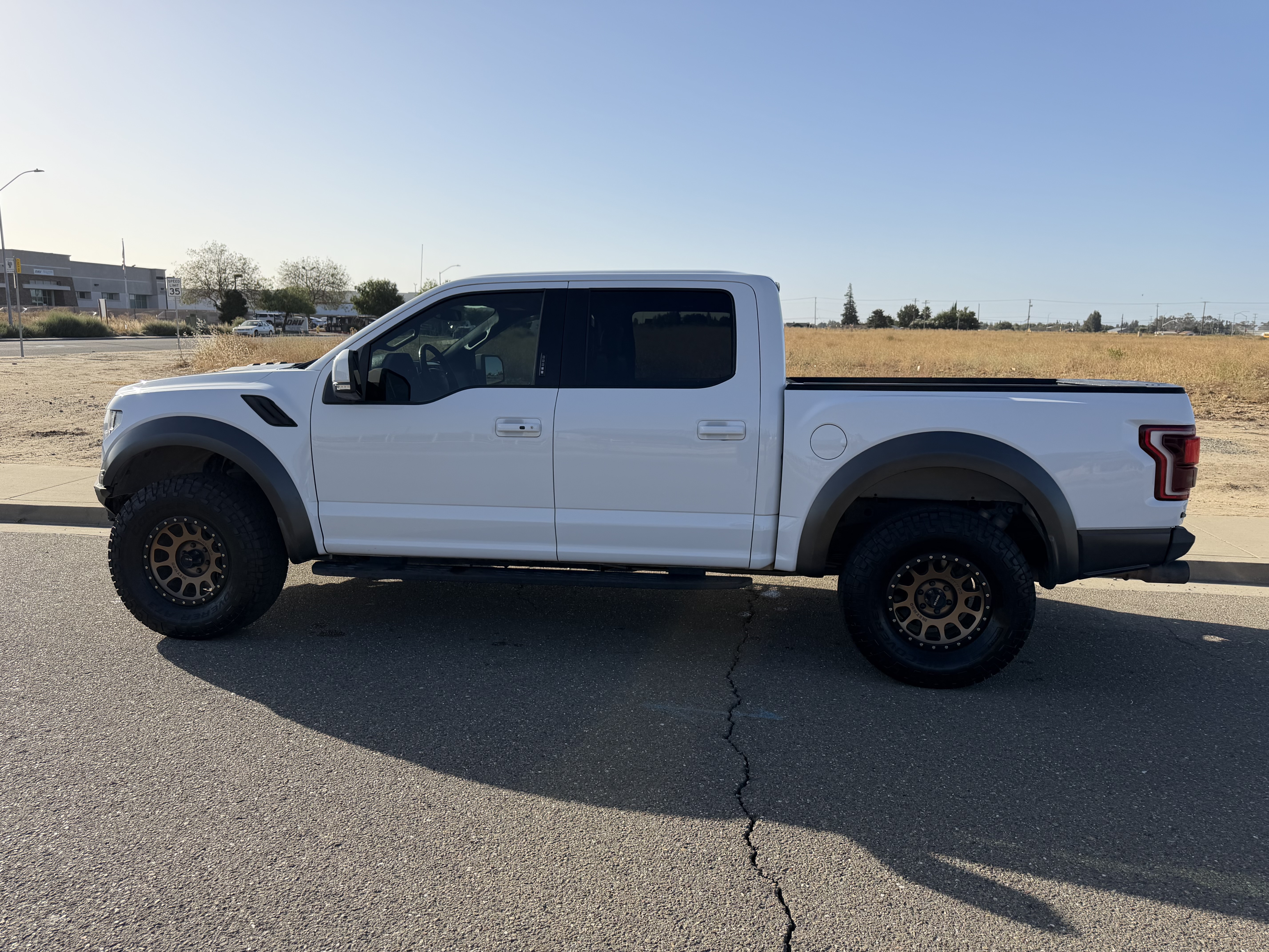 Used 2018 Ford F150 Raptor w/ Equipment Group 802A Luxury AWD/4WD image 5