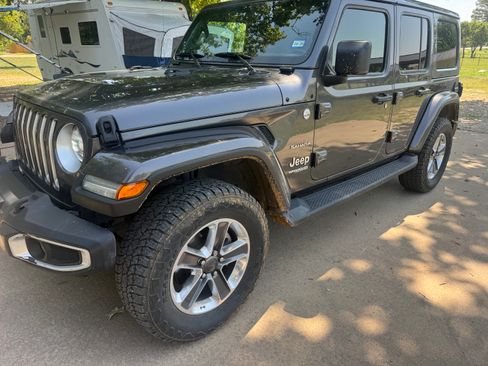 Used 2021 Jeep Wrangler Unlimited Sahara AWD/4WD image 4