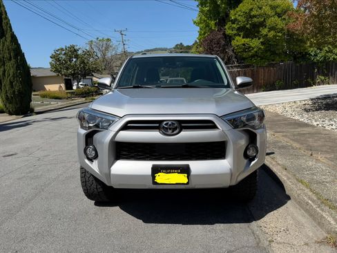Used 2020 Toyota 4Runner SR5 AWD/4WD image 5