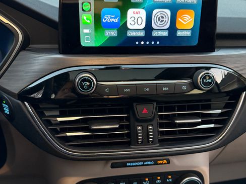 Used 2020 Ford Escape Titanium w/ Titanium Premium Package 2.0 image 2