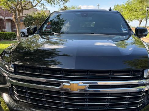 Used 2022 Chevrolet Suburban LT RWD image 2