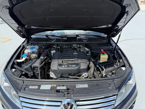 Used 2017 Volkswagen Touareg Wolfsburg Edition AWD/4WD image 22