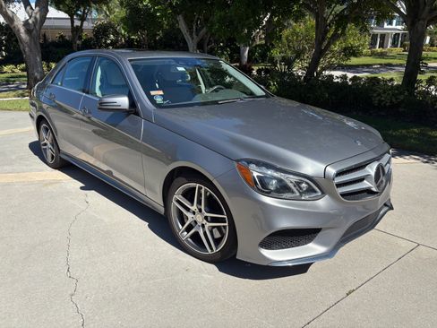 Used 2014 Mercedes-Benz E 550 E 550 4MATIC Sedan 4D image 2