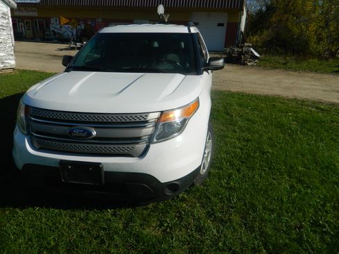 Used 2013 Ford Explorer 4WD image 2
