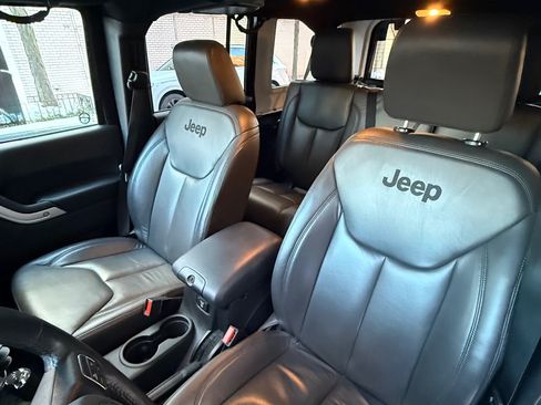 Used 2015 Jeep Wrangler Unlimited Sahara w/ Katzkin Premium Leather Group image 9