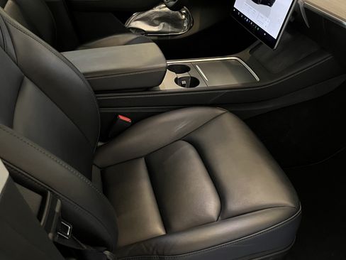 Used 2023 Tesla Model Y Performance image 14