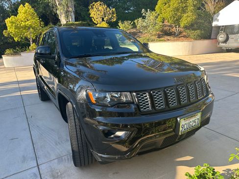 Used 2022 Jeep Grand Cherokee Laredo X image 6