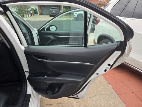 Used 2019 Toyota Camry SE image 14