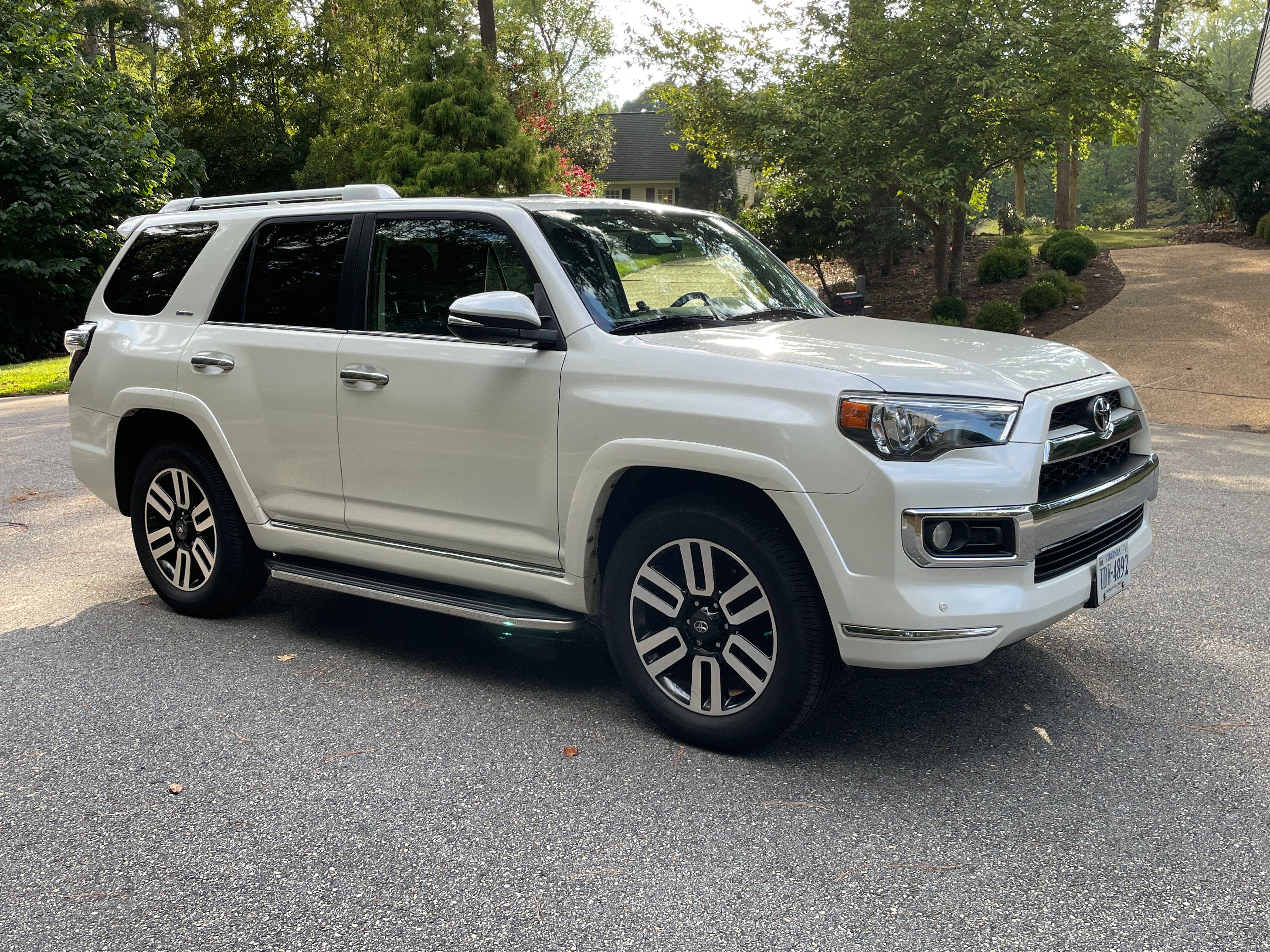 Used 2016 Toyota 4Runner Limited AWD/4WD image 10