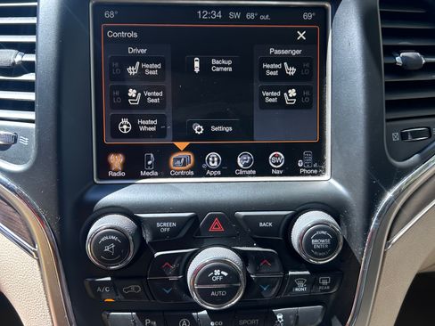 Used 2017 Jeep Grand Cherokee Overland image 27