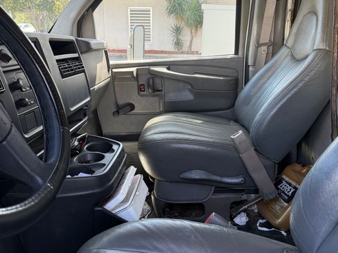 Used 2003 Chevrolet Express 3500 image 8