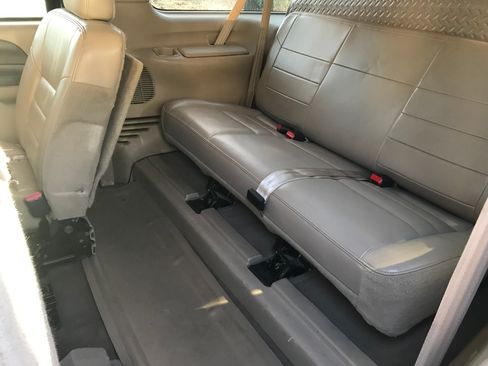 Used 2004 Ford Excursion XLT image 11