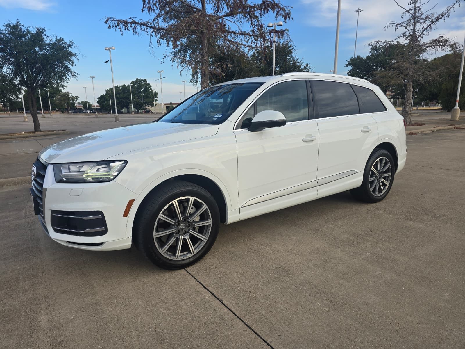 Used 2017 Audi Q7 3.0T Premium Plus w/ Premium Plus Package AWD/4WD image 2