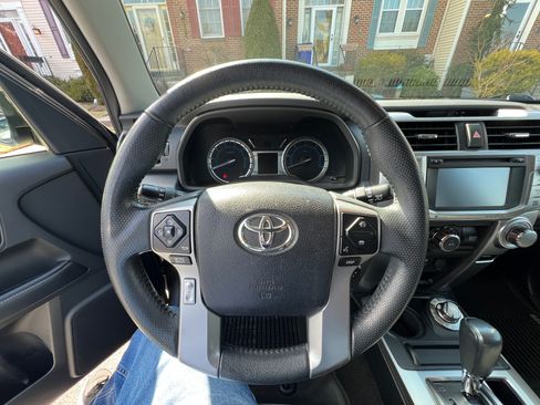 Used 2018 Toyota 4Runner SR5 Premium image 11