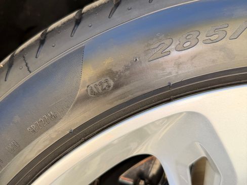 Used 2019 Bentley Bentayga image 23