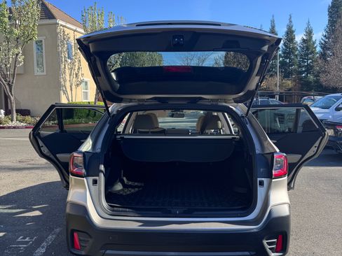Used 2020 Subaru Outback Premium image 5