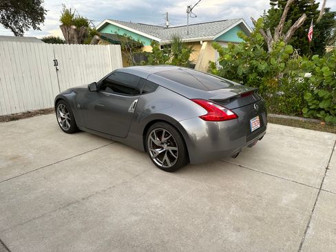 Used 2015 Nissan 370Z Coupe RWD image 6