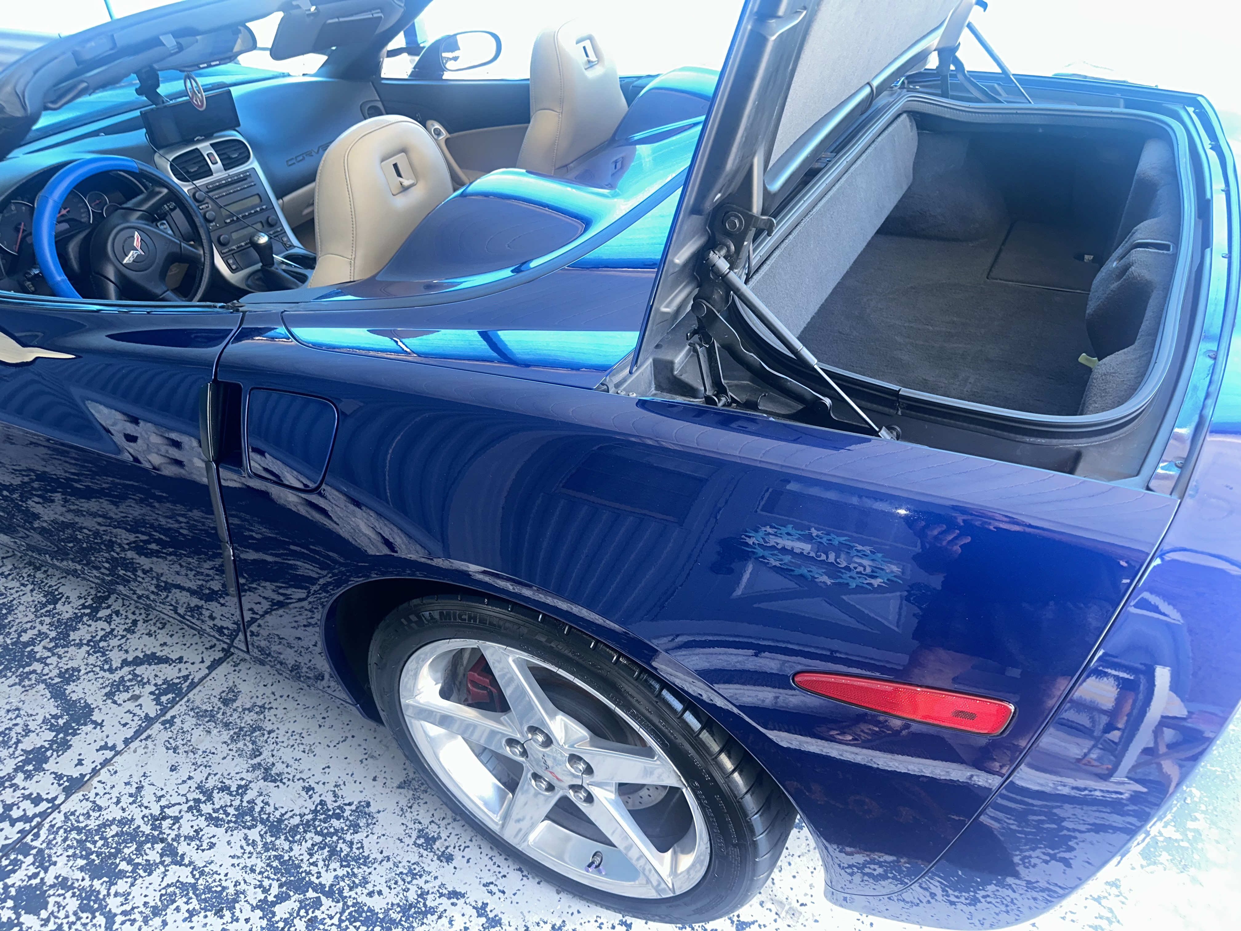 Used 2005 Chevrolet Corvette Convertible w/ Preferred Equipment Group RWD image 14