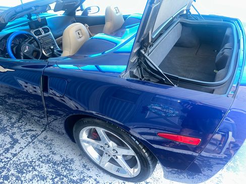 Used 2005 Chevrolet Corvette Convertible w/ Preferred Equipment Group RWD image 14