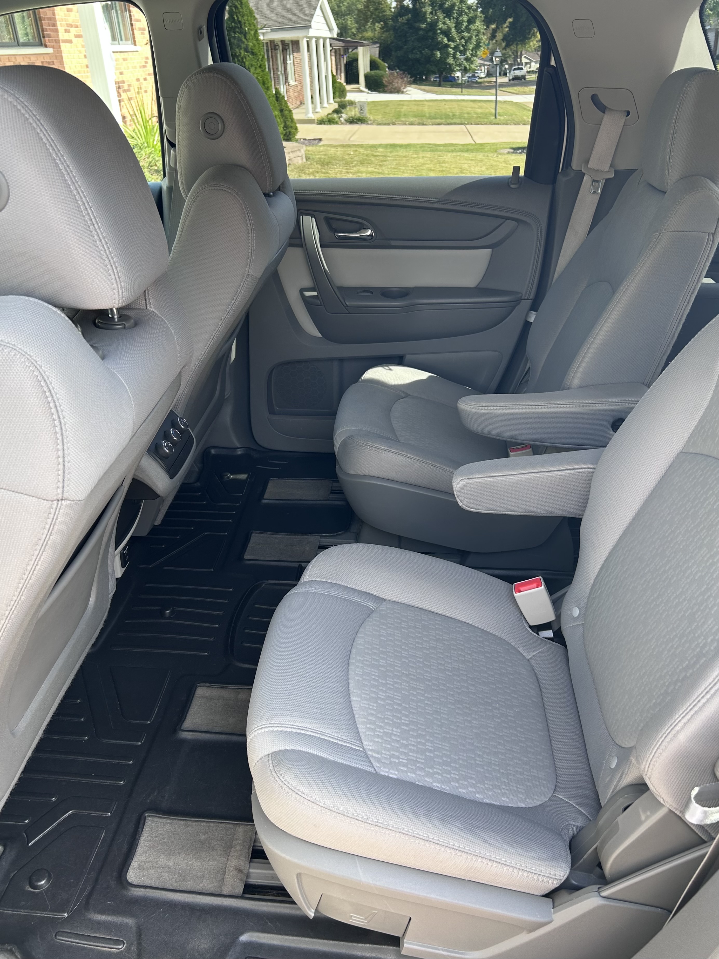 Used 2014 GMC Acadia SLE FWD image 9