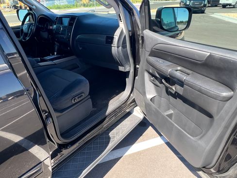 Used 2014 Nissan Armada SV w/ SV Driver Package image 12