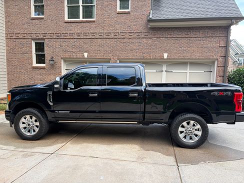 Used 2017 Ford F250 Platinum AWD/4WD image 4
