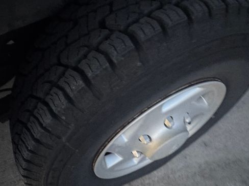 Used 2002 Ford E-350 and Econoline 350 Club Wagon image 4