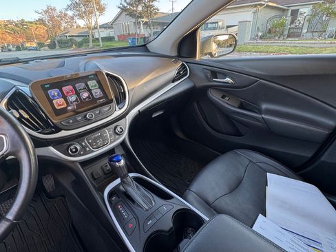 Used 2017 Chevrolet Volt LT w/ Comfort Package FWD image 14