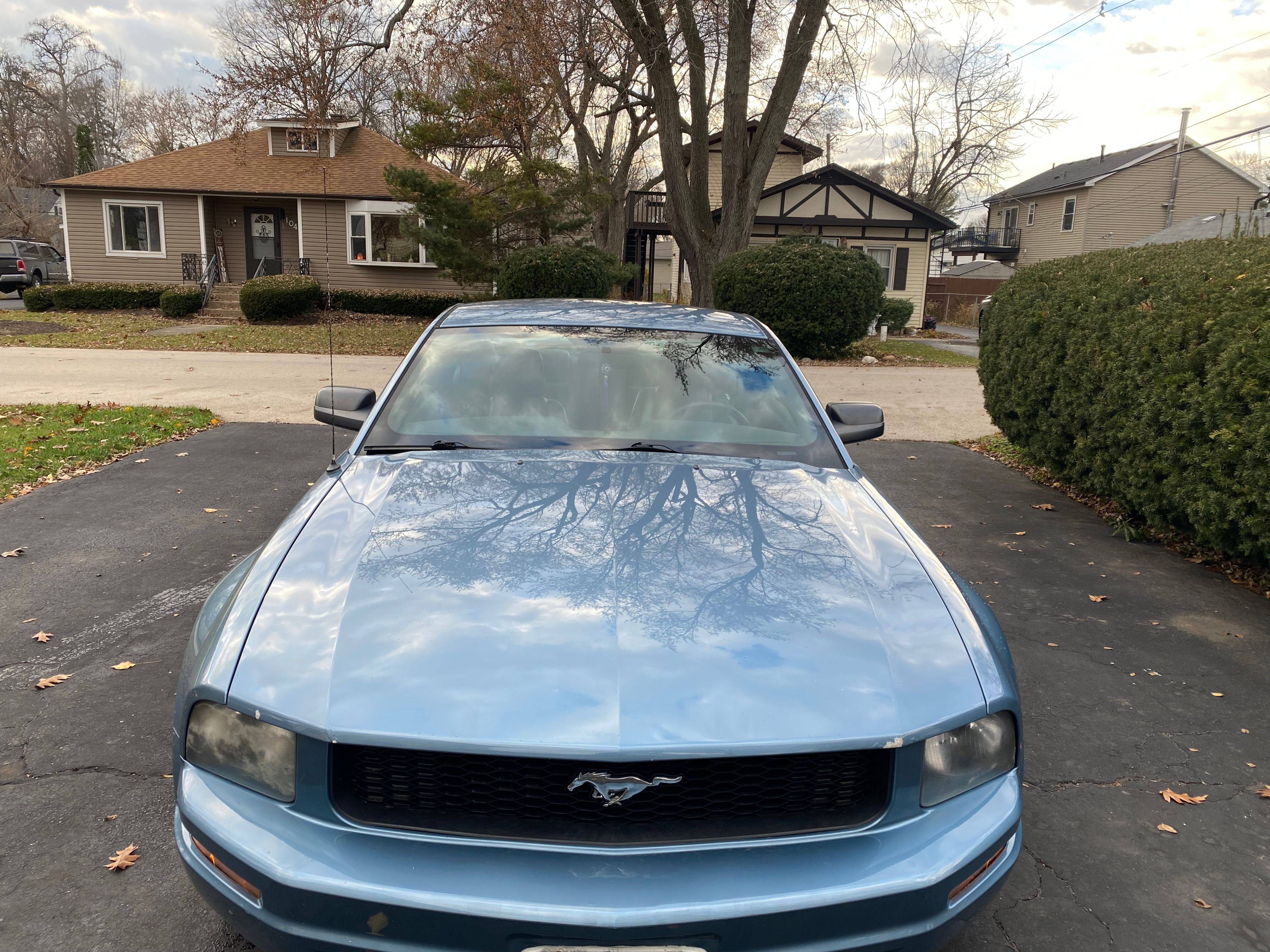 Used 2005 Ford Mustang Coupe RWD image 2