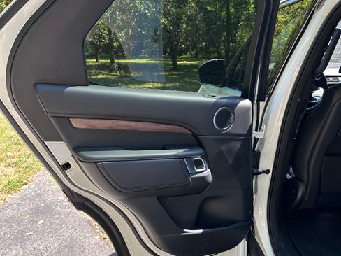 Used 2020 Land Rover Discovery HSE Luxury image 15