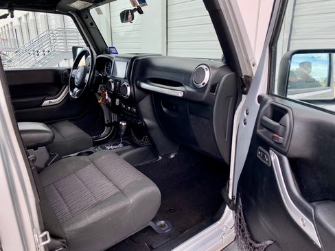 Used 2012 Jeep Wrangler Unlimited Sahara w/ Connectivity Group image 12