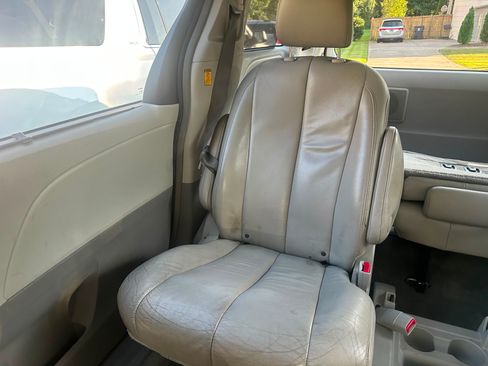 Used 2013 Toyota Sienna XLE w/ Premium Pkg FWD image 13