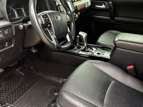 Used 2018 Toyota 4Runner TRD Off-Road Premium image 9