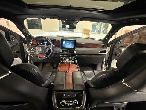Used 2020 Lincoln Navigator Reserve w/ Equipment Group 208A Reserve AWD/4WD image 18