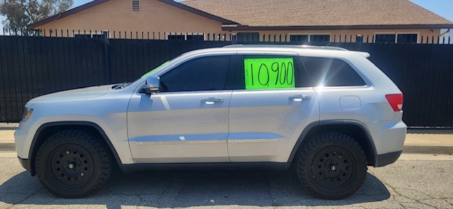 Used 2011 Jeep Grand Cherokee Overland RWD image 4