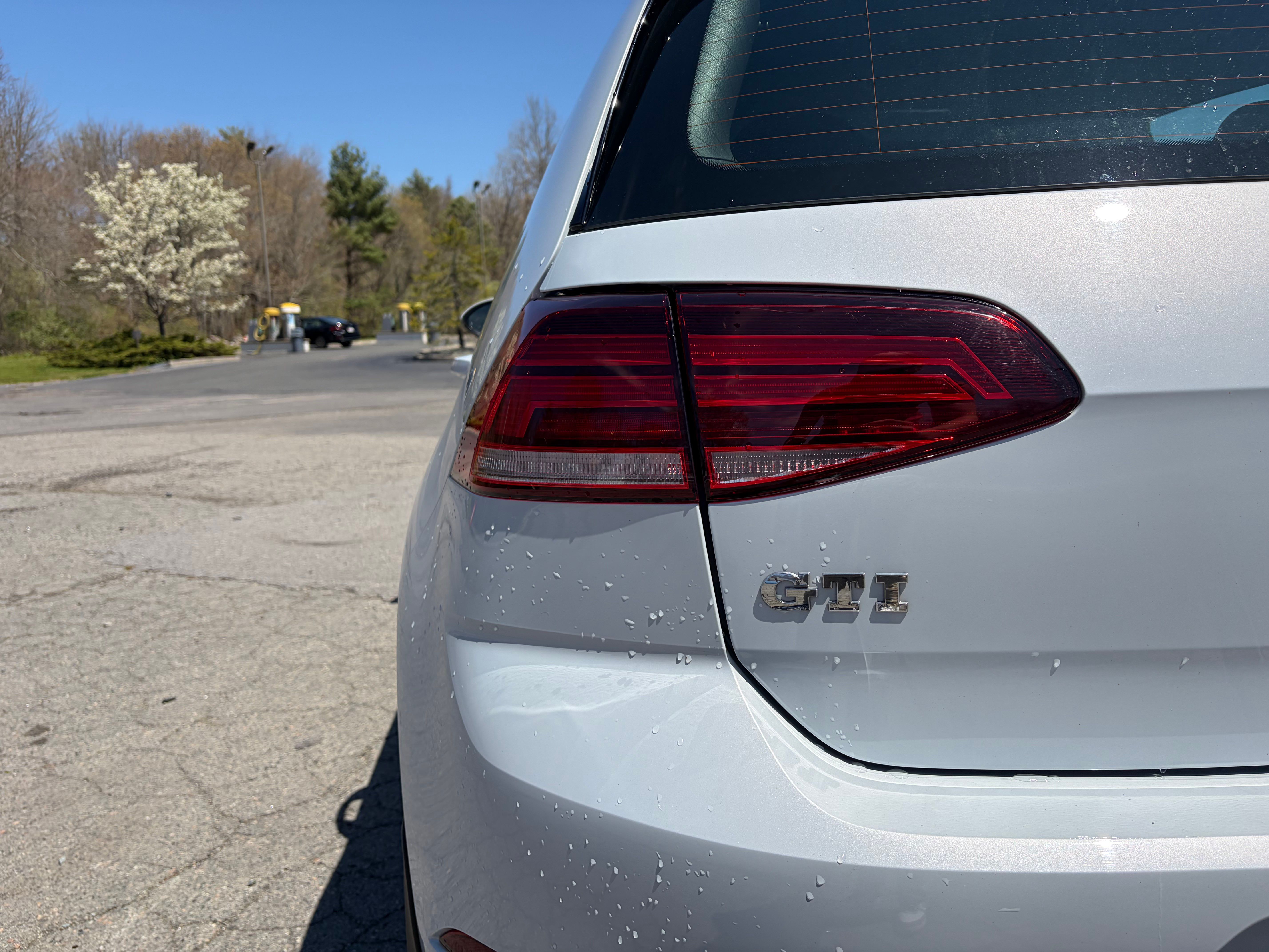 Used 2018 Volkswagen GTI SE FWD image 9